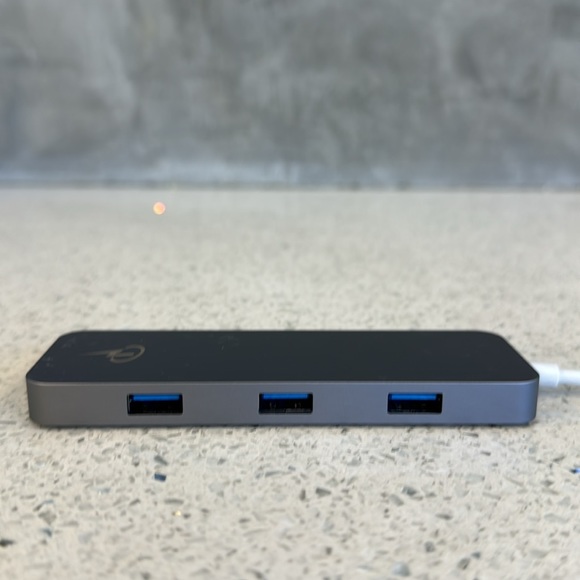 Charjen Pro premium hub. Compatible with all USB-C laptops tablets, and phones. - Picture 5 of 7